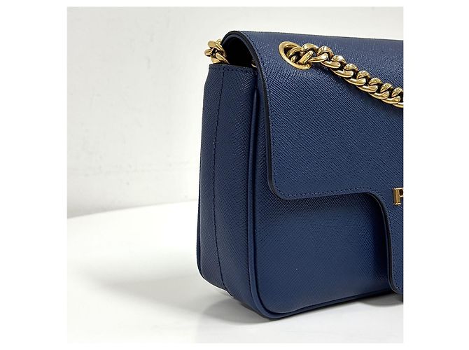 Prada Borsa a tracolla e spalla con patta in Saffiano e catena - vista 10
