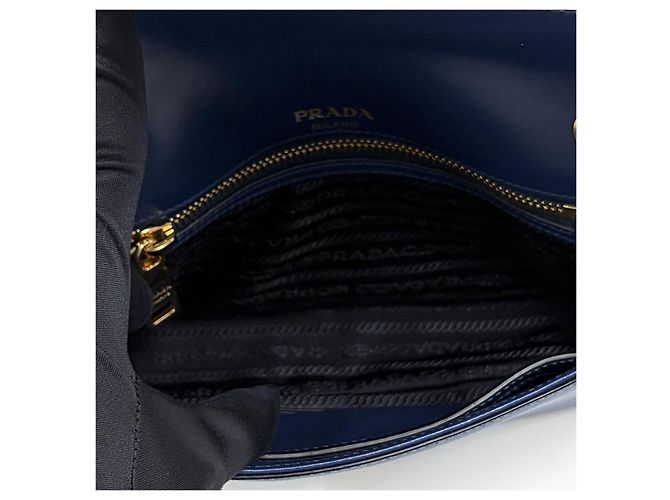 Prada Borsa a tracolla e spalla con patta in Saffiano e catena - vista 12