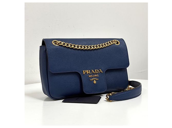 Prada Borsa a tracolla e spalla con patta in Saffiano e catena - vista 3