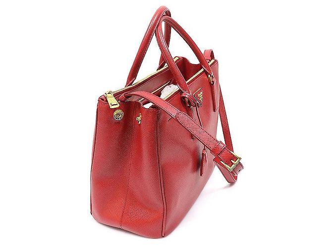 Prada Red Saffiano Lux Triangle - vista 3