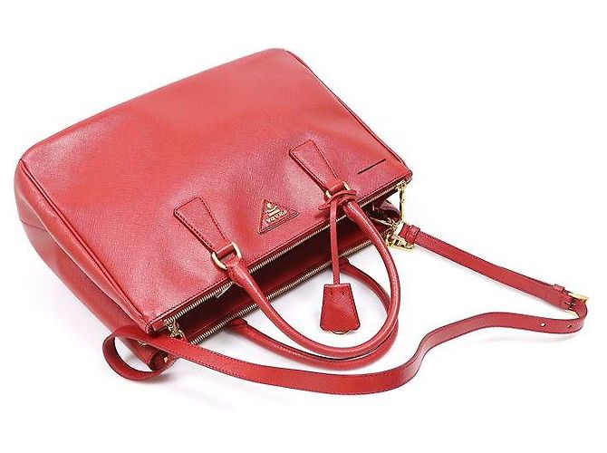 Prada Red Saffiano Lux Triangle - vista 4
