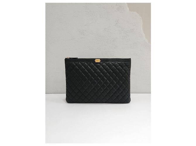 Chanel Boy Caviar Gold Large Clutch Series - vista 2