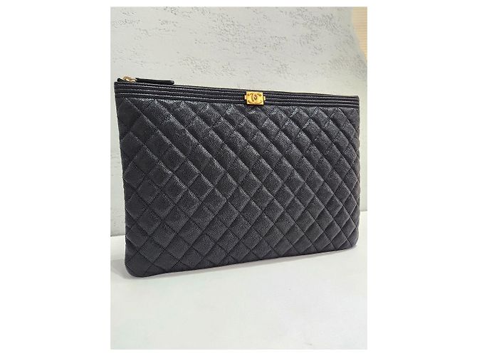 Chanel Boy Caviar Gold Large Clutch Series - vista 4