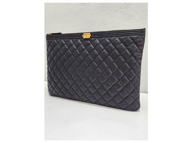 Chanel Boy Caviar Gold Large Clutch Series - vista 5