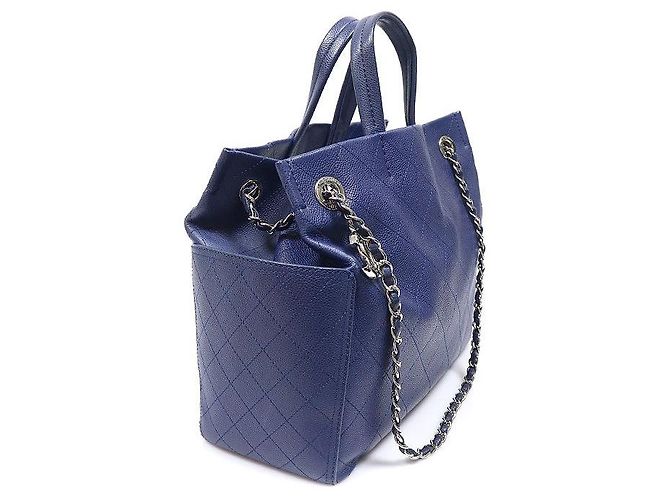 Chanel Vitello blu navy Wild Stitch CC Logo (Model - vista 2