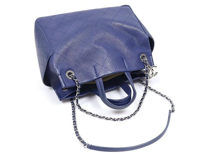 Chanel Vitello blu navy Wild Stitch CC Logo (Model - vista 3