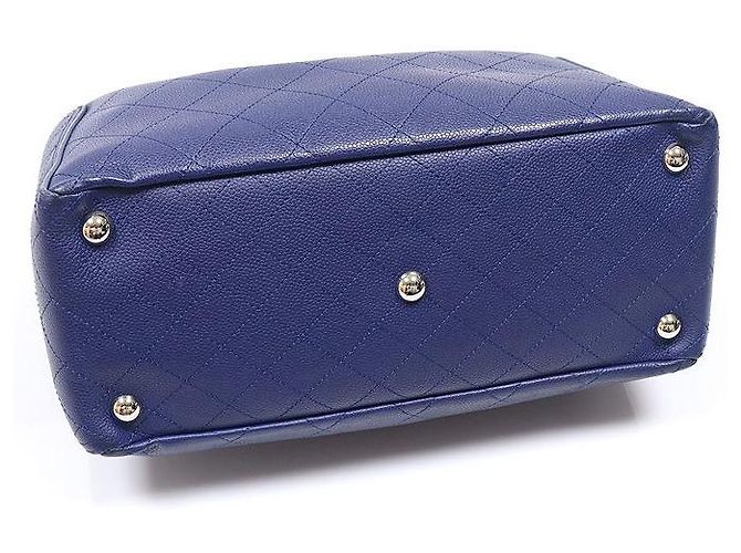 Chanel Vitello blu navy Wild Stitch CC Logo (Model - vista 4
