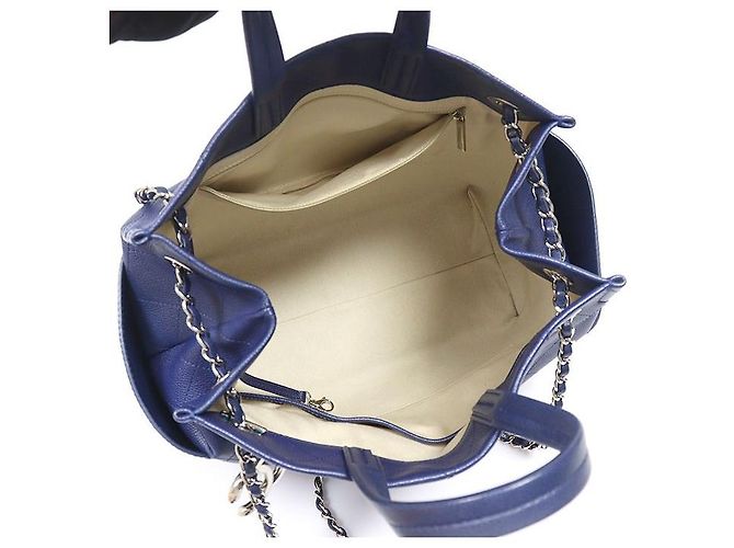 Chanel Vitello blu navy Wild Stitch CC Logo (Model - vista 5