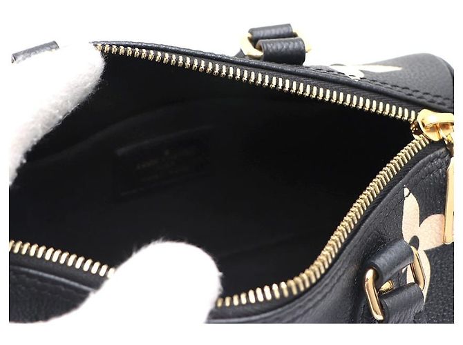 Louis Vuitton Borsa a spalla e a tracolla Monogram Empreinte Papillon BB - vista 20