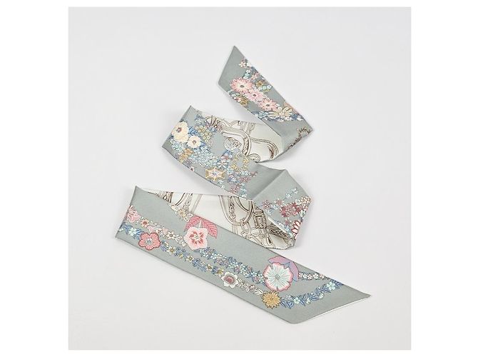 Hermès Foulard in seta Twilly Brides de Gala en Fleurs da donna - vista 11