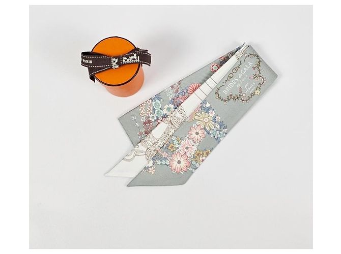 Hermès Foulard in seta Twilly Brides de Gala en Fleurs da donna - vista 13
