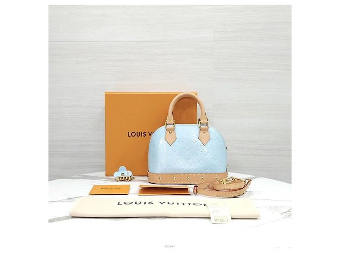 Louis Vuitton Borsa a tracolla Alma BB Monogram Vernis Sky - vista 9