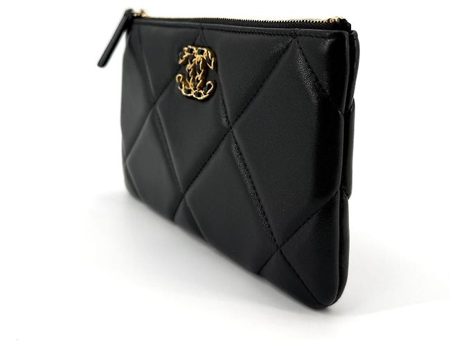 Pochette Chanel 19 Small in pelle nera - vista 5