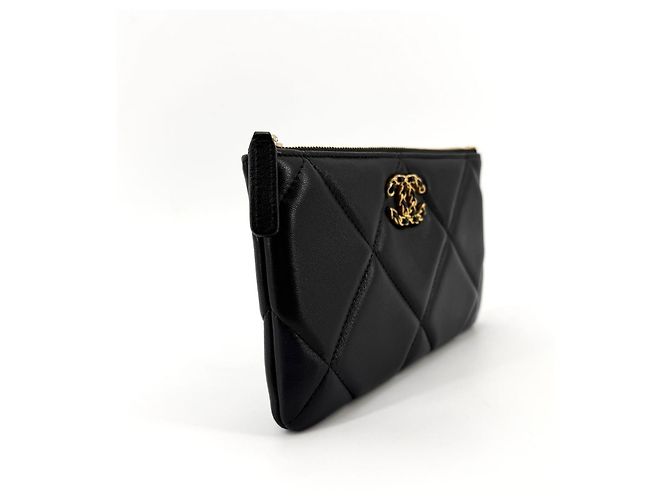 Pochette Chanel 19 Small in pelle nera - vista 6