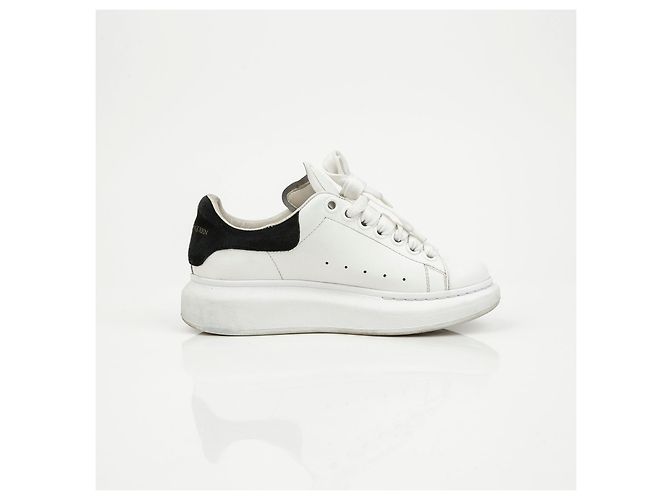 Alexander Mcqueen Sneakers Oversole White Black Tab - vista 8