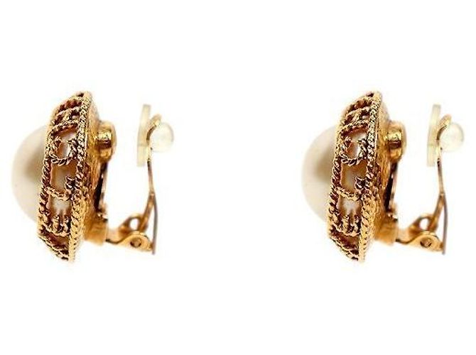 Chanel Perlenohrringe mit goldenen Buchstaben - Ansicht 2