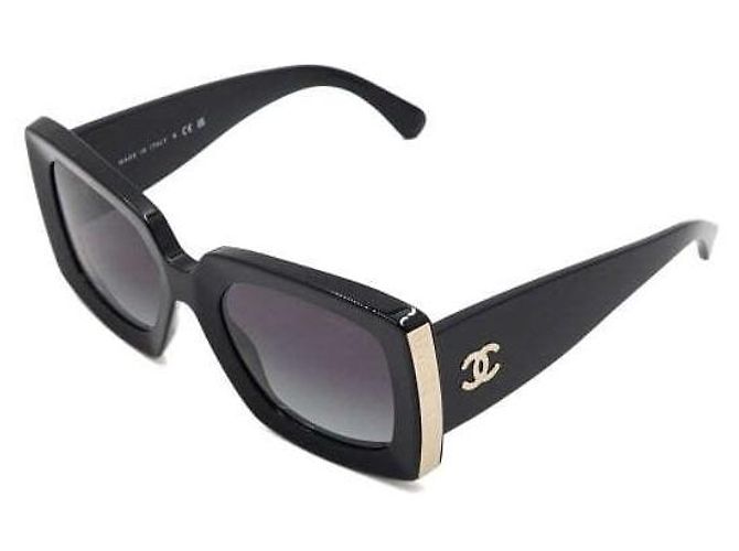 Chanel Gafas de sol para mujer de montura rectangular negra y dorada - vista 2