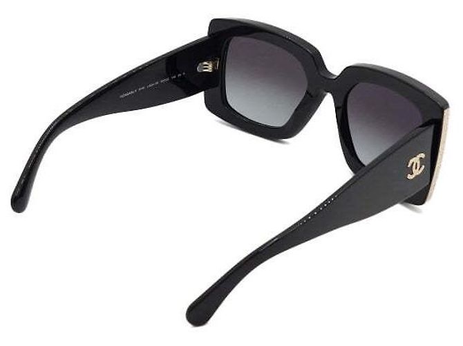 Chanel Gafas de sol para mujer de montura rectangular negra y dorada - vista 3