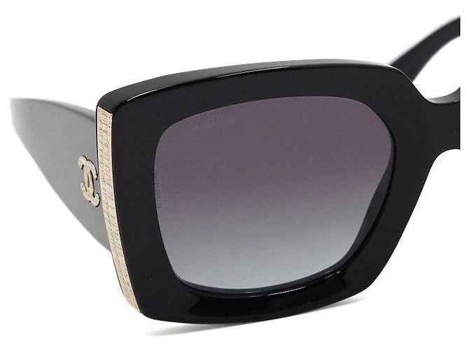 Chanel Gafas de sol para mujer de montura rectangular negra y dorada - vista 5