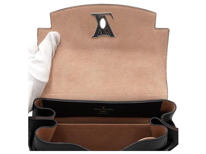 Louis Vuitton Borsa Tote e Borsa a Spalla Lockme Ever BB - vista 6
