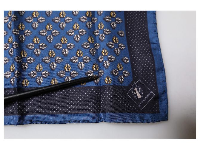 Dolce & Gabbana Foulard quadrato in seta blu con coccinelle - vista 3