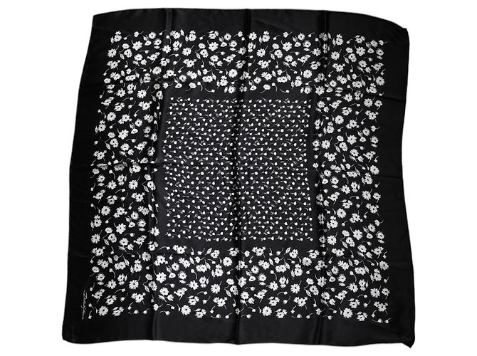 Dolce & Gabbana Sciarpa scialle quadrata in seta floreale nera - vista 2