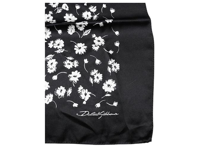Dolce & Gabbana Sciarpa scialle quadrata in seta floreale nera - vista 3
