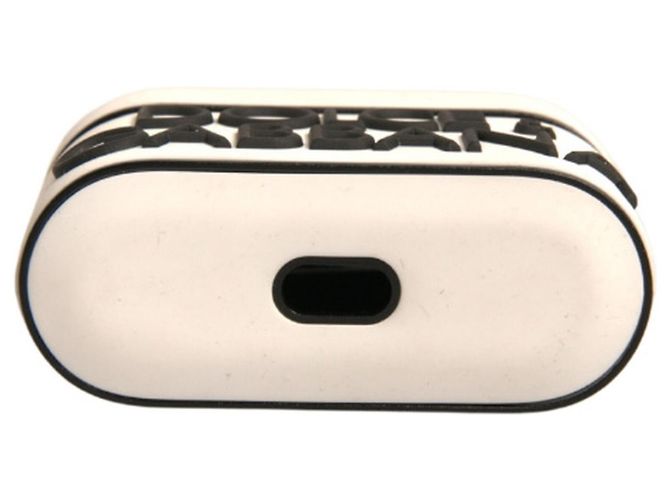 Dolce & Gabbana Custodia Airpods in PVC bianco con placca logo embossed - vista 5
