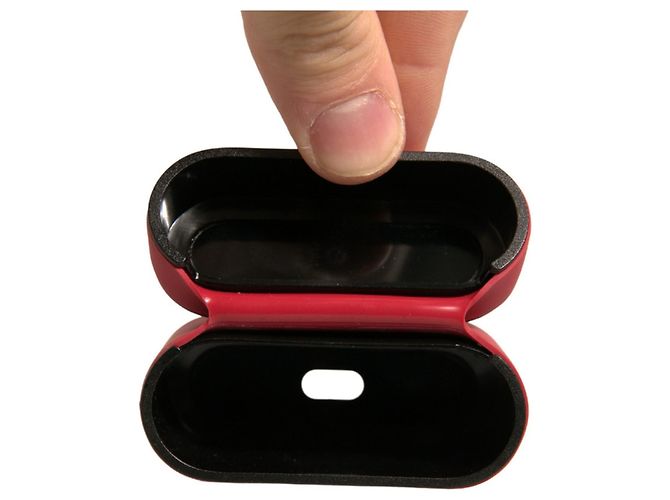 Dolce & Gabbana Custodia Airpods in PVC rosso con placca logo embossed - vista 5
