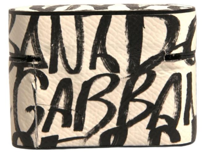 Dolce & Gabbana Custodia Airpods in pelle bianca e nera con logo Scribble in rilievo - vista 3