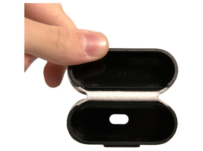 Dolce & Gabbana Custodia Airpods in pelle bianca e nera con logo Scribble in rilievo - vista 5