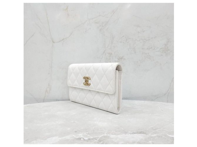 Chanel Cartera larga con solapa de Caviar - vista 2