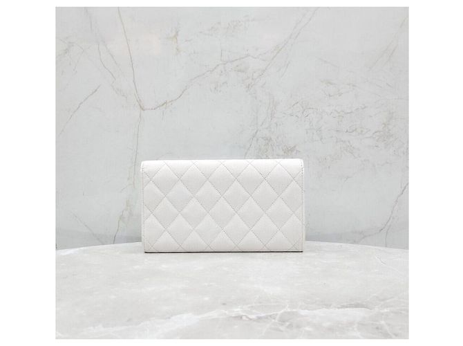 Chanel Cartera larga con solapa de Caviar - vista 3