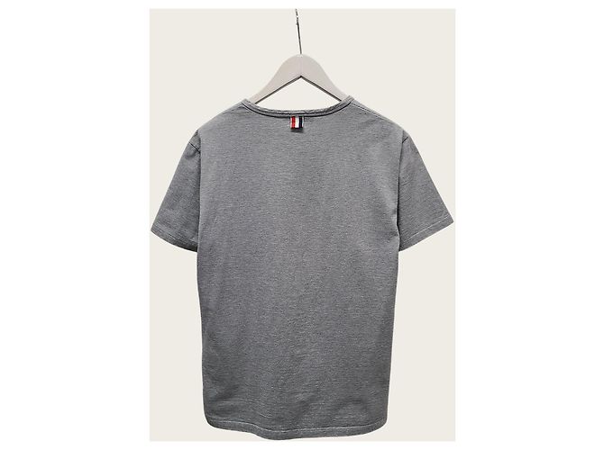 Thom Browne Graues Three-Stripes Jersey-T-Shirt mit Tasche - Ansicht 4