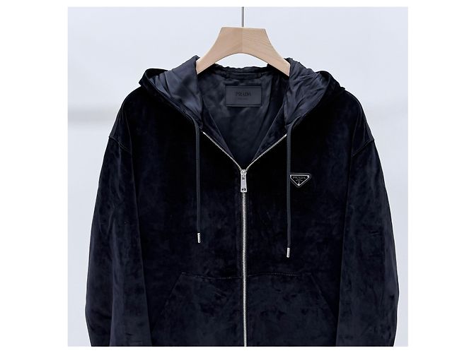 Prada Samt-Bomberjacke mit Kapuze Schwarz - Ansicht 3