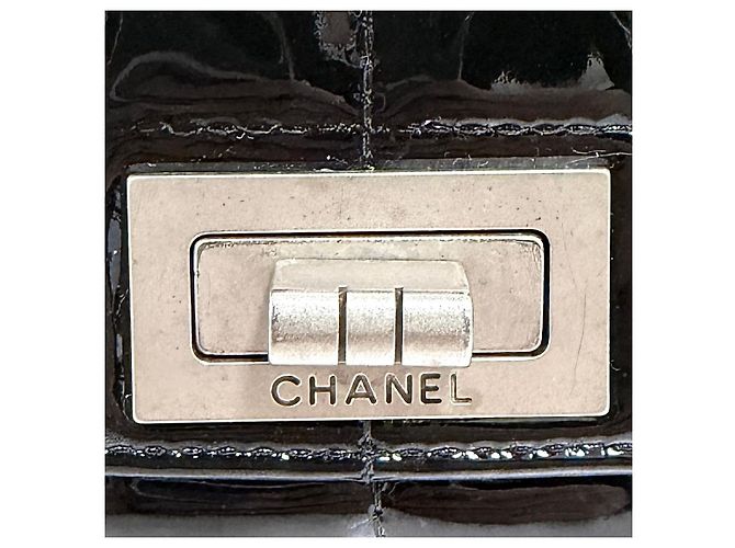 Chanel Borsa a Tracolla in Vernice con Catena Nera - vista 10