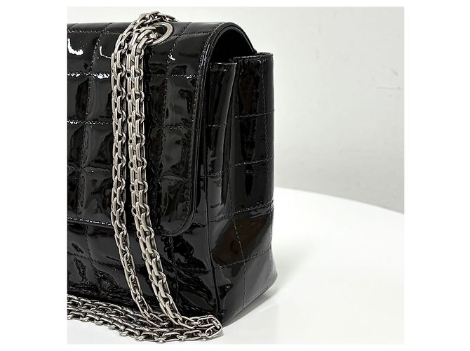 Chanel Borsa a Tracolla in Vernice con Catena Nera - vista 11