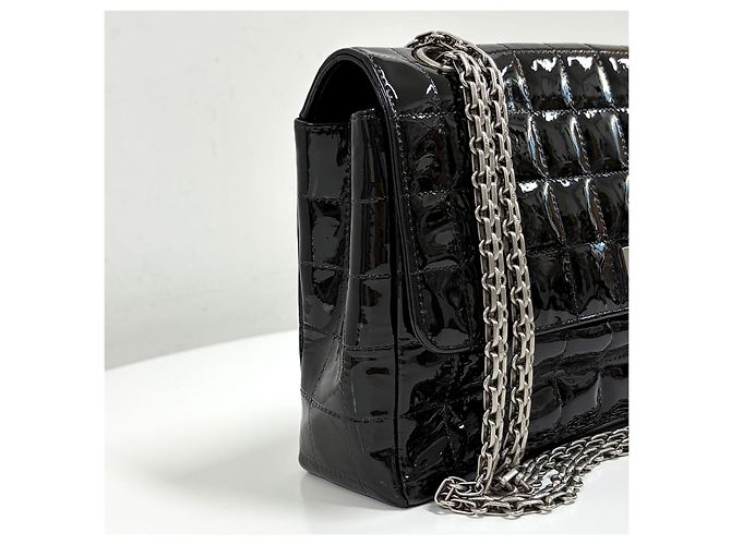 Chanel Borsa a Tracolla in Vernice con Catena Nera - vista 12