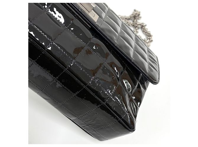 Chanel Borsa a Tracolla in Vernice con Catena Nera - vista 14