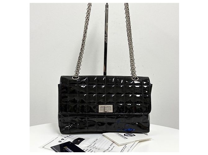 Chanel Borsa a Tracolla in Vernice con Catena Nera - vista 6