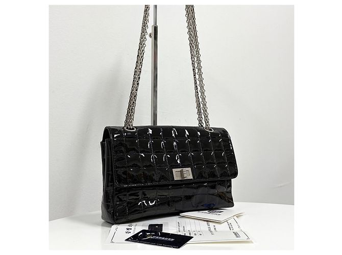 Chanel Borsa a Tracolla in Vernice con Catena Nera - vista 7