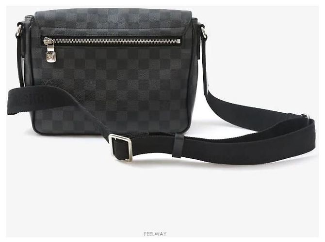 Louis Vuitton Borsa a tracolla District PM Damier Graphite - vista 3