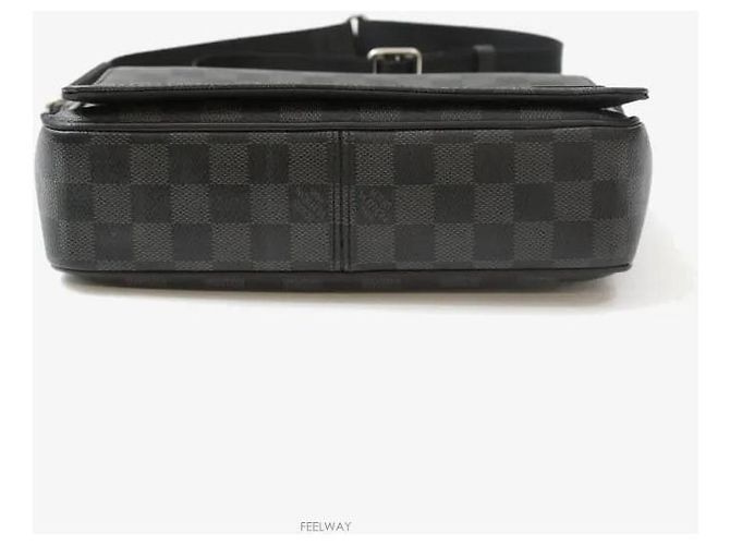 Louis Vuitton Borsa a tracolla District PM Damier Graphite - vista 4