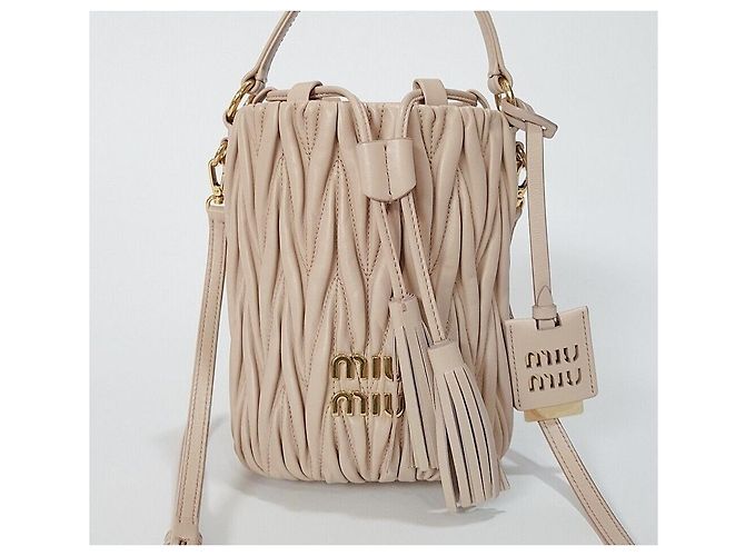 Miu Miu mala bucket acolchoada em pele Nappa - vista 2