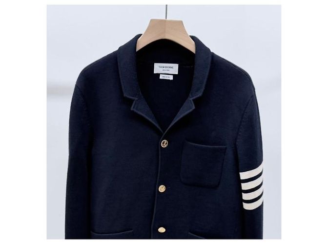 Thom Browne Milano Stitch Blazer Cardigan mit diagonalem Armband Navy - Ansicht 2