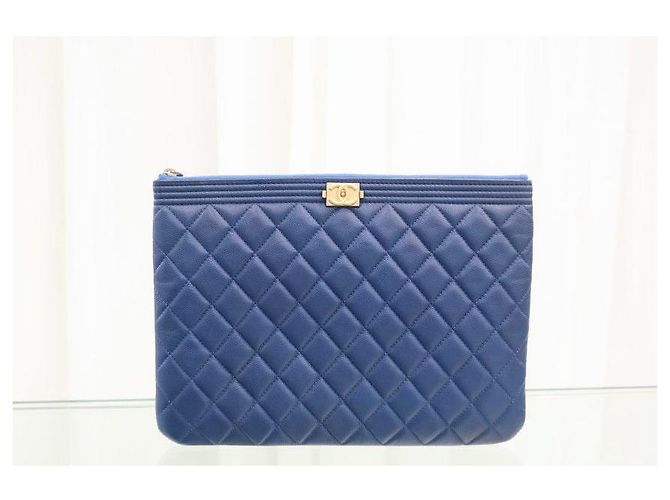Chanel Clutch Boy Medium Navy Gold-tone - vista 2