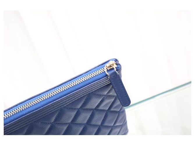 Chanel Clutch Boy Medium Navy Gold-tone - vista 5