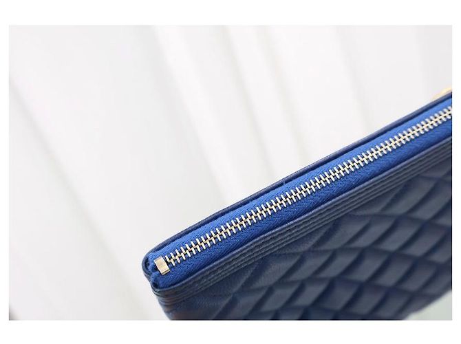 Chanel Clutch Boy Medium Navy Gold-tone - vista 6