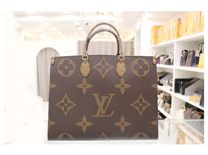 Louis Vuitton Saco de Ombro Monogram OnTheGo GM - vista 2