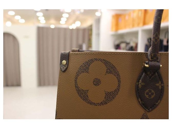 Louis Vuitton Saco de Ombro Monogram OnTheGo GM - vista 8